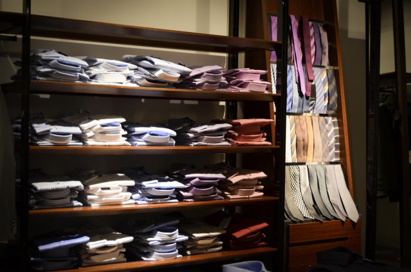 vitrine-FREJUS-min_shirts_exhibition_shop_shopping_shelf_buy_business_clothing-940715